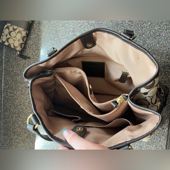 Coach: Green and brown purse and matching wallet - Picture 4 of 7